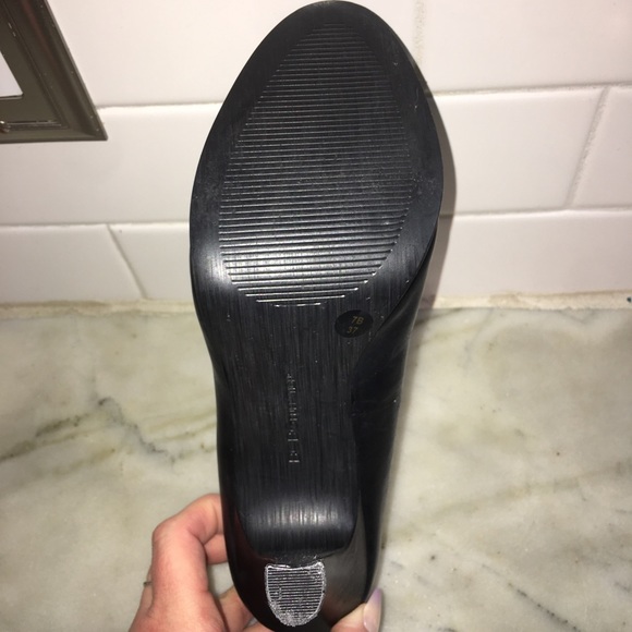 BCBGeneration Black Platform Heels 👠 - Picture 8 of 16